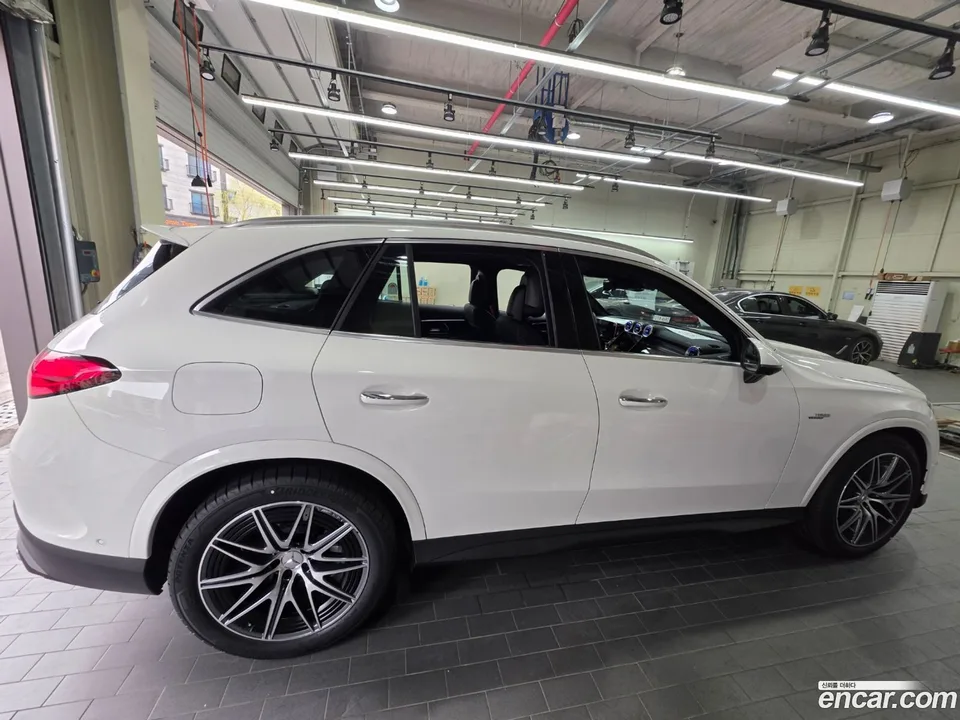 Mercedes-Benz GLC-Class AMG GLC43 4MATIC 2025 — миниатюра 4