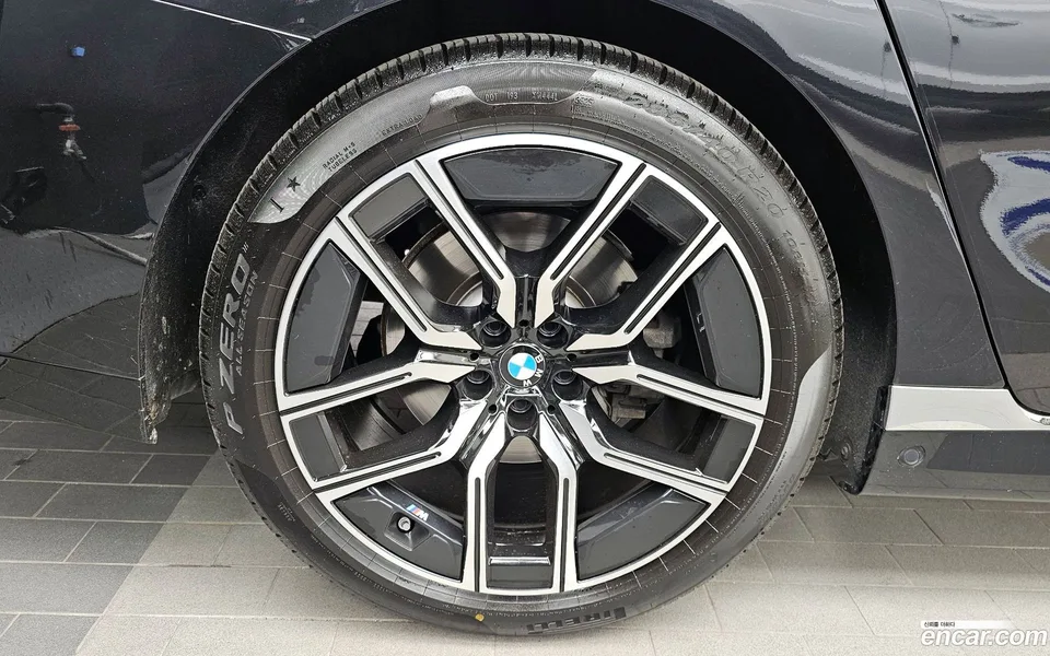BMW 7 Series 740i xDrive M 2024 — миниатюра 5
