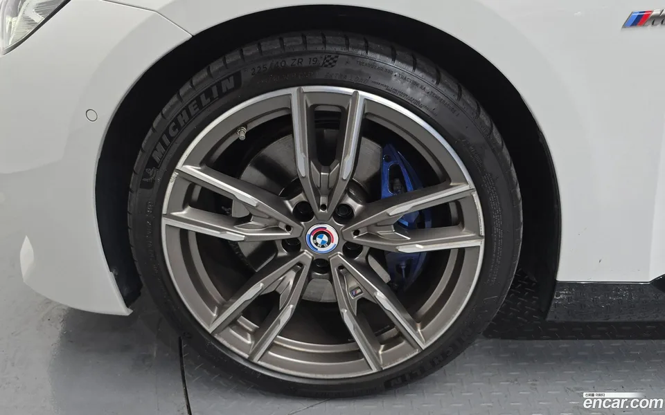 BMW 2 Series M240i xDrive 2023 — thumbnail 5