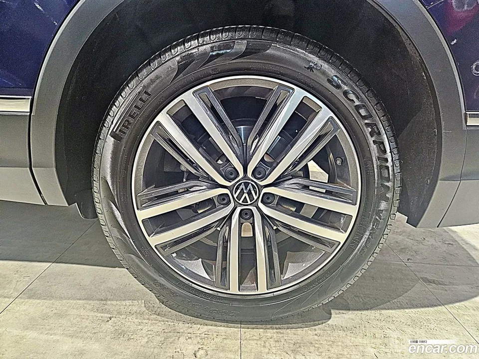 Volkswagen Tiguan Allspace 2.0 TSI 2023 — миниатюра 5