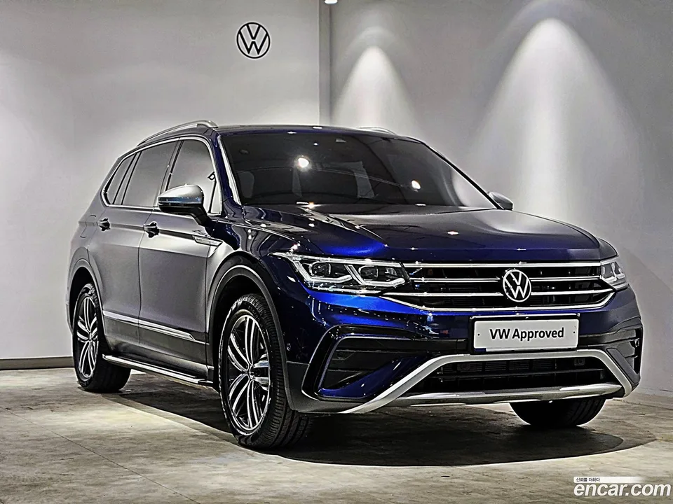 Volkswagen Tiguan Allspace 2.0 TSI 2023 — фото 1, купить с доставкой в Москву