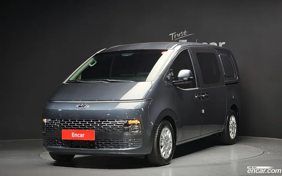 Hyundai Staria 5 2022 — фото 1, купить с доставкой в Москву