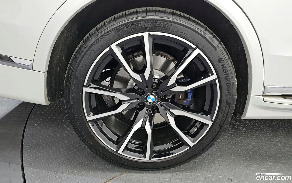 BMW X7 xDrive 40i M 6 2022 — миниатюра 2