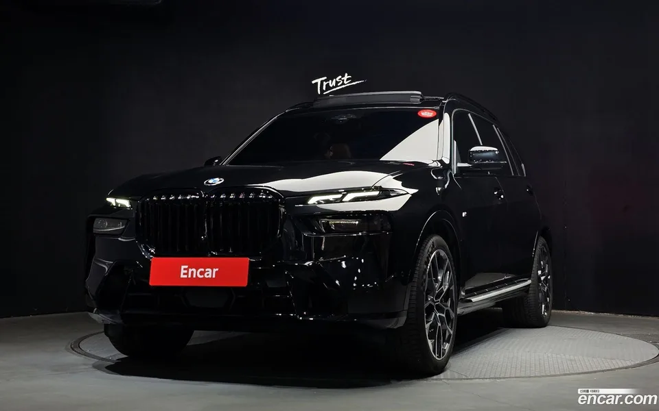 BMW X7 xDrive 40i M 7 2025 — фото 1, купить с доставкой в Москву