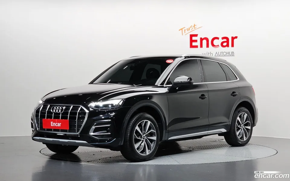 Audi Q5 45 TFSI 2023 — фото 1, купить с доставкой в Москву