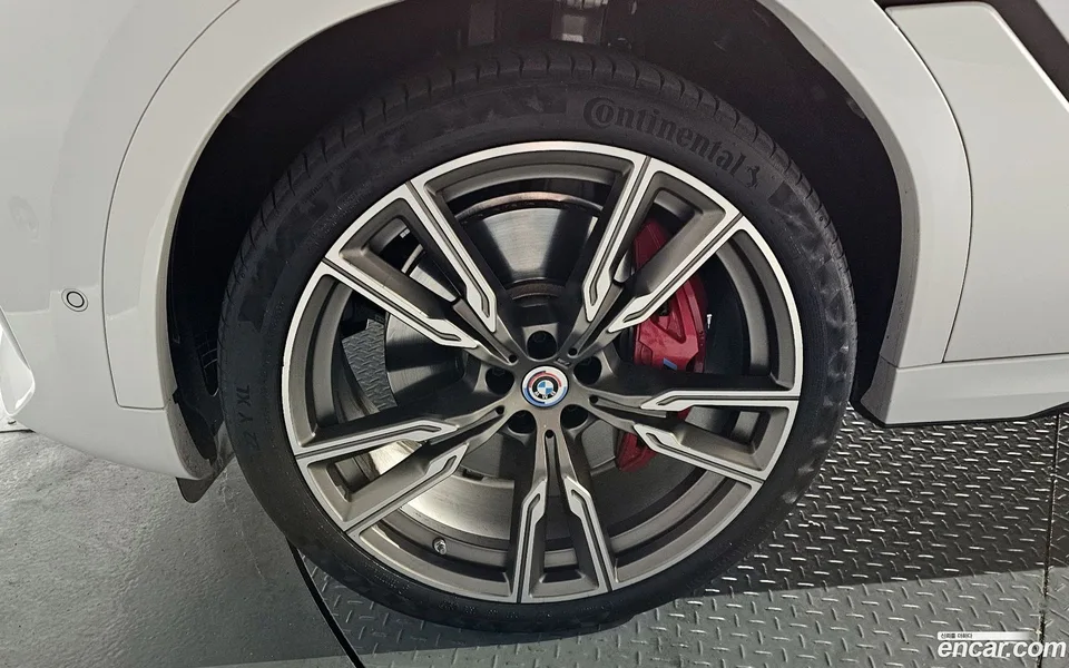 BMW X6 M50i 2023 — миниатюра 2