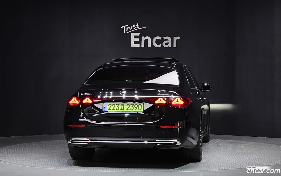 Mercedes-Benz E-Class E350e 4MATIC 2025 — миниатюра 4