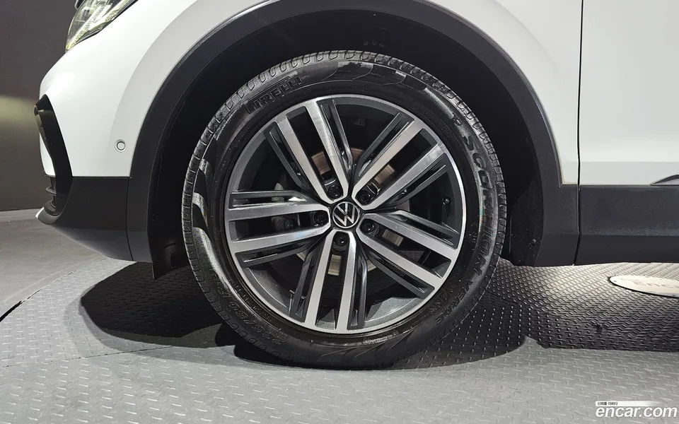 Volkswagen Tiguan 2.0 TDI 2023 — миниатюра 2