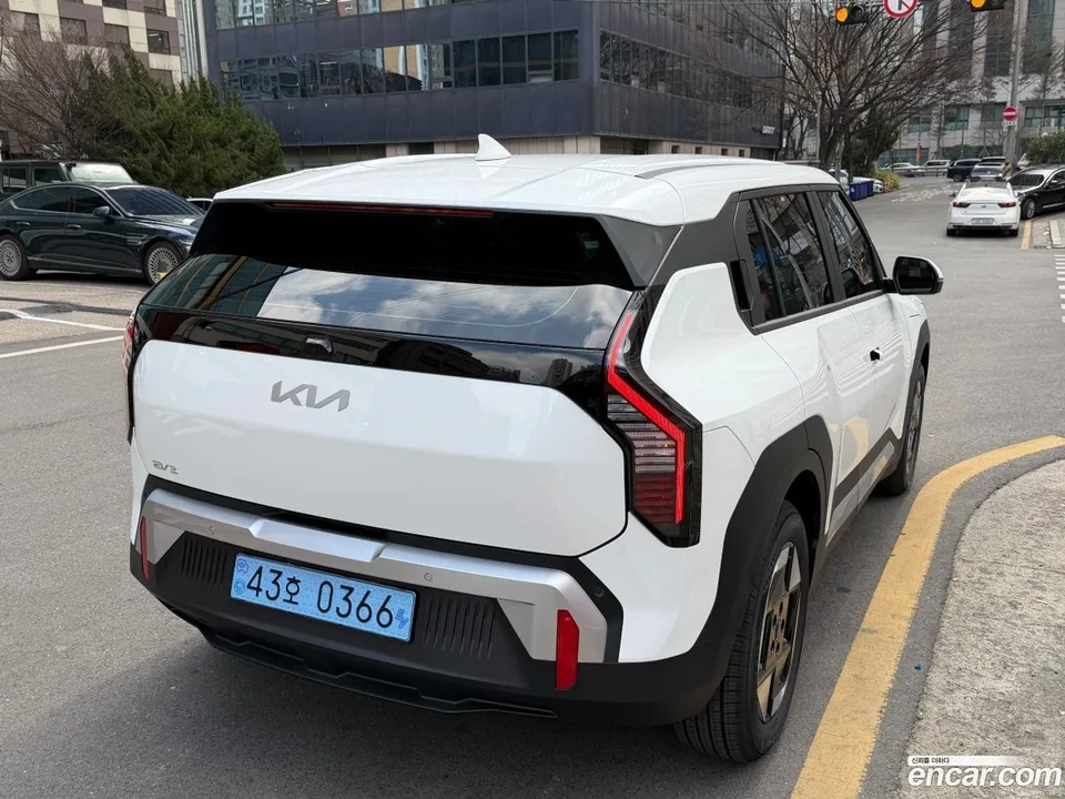 Kia EV3 2WD 2026 — thumbnail 4