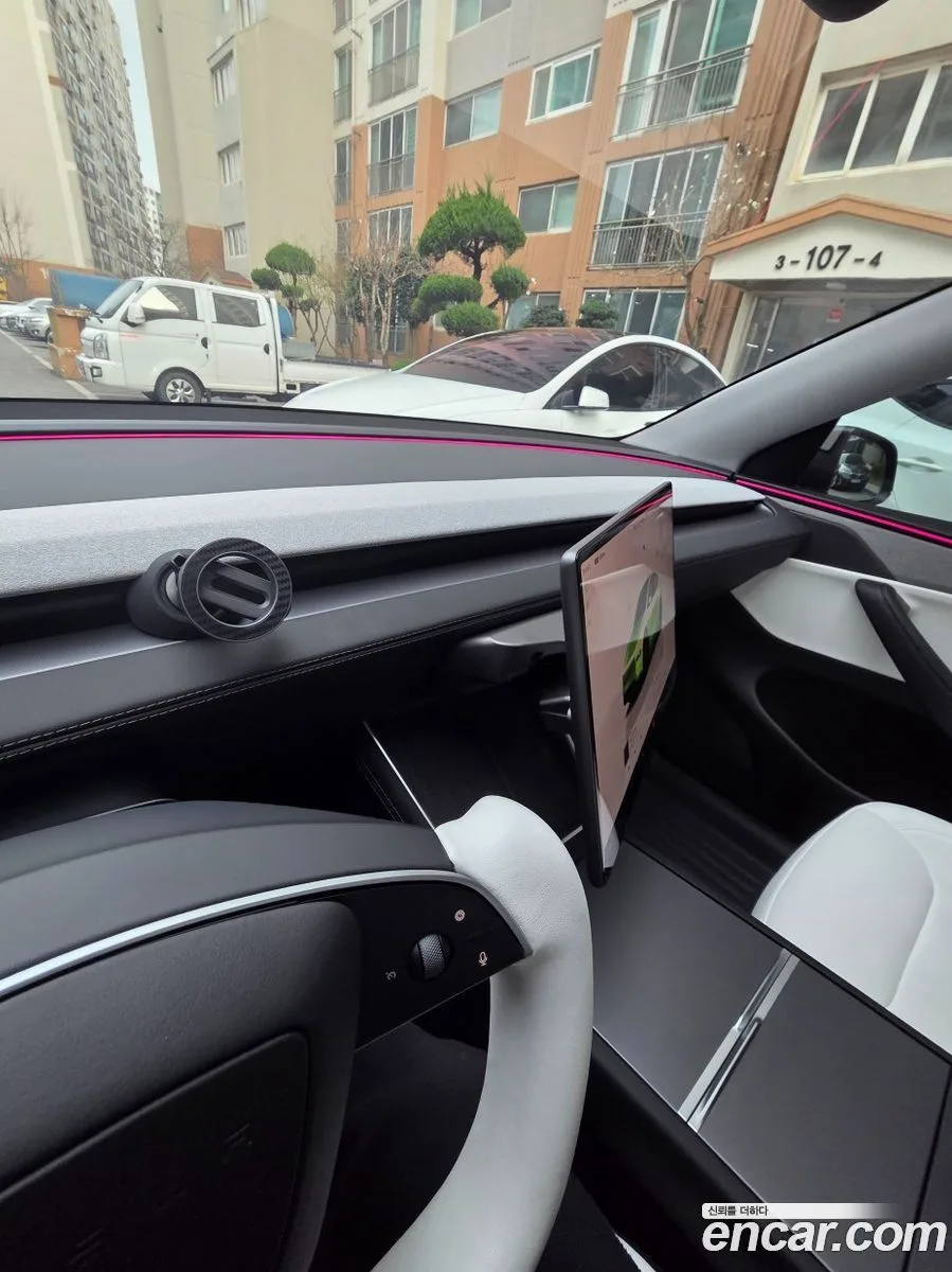 Tesla Model Y AWD 2025 — миниатюра 2