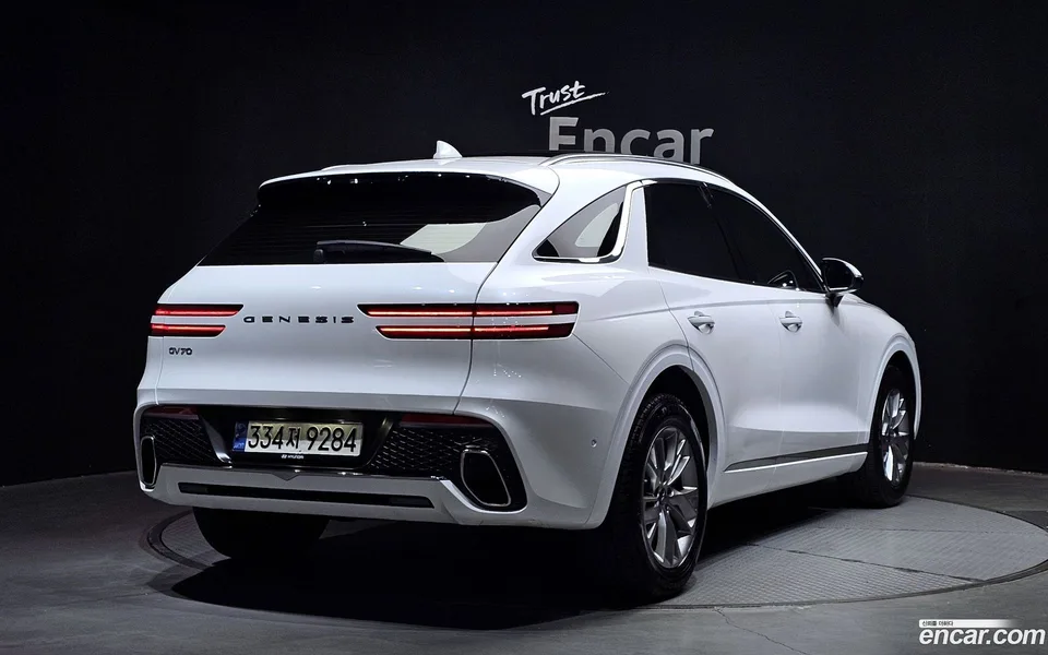 Genesis GV70 2.5T 2WD 2022 — миниатюра 2