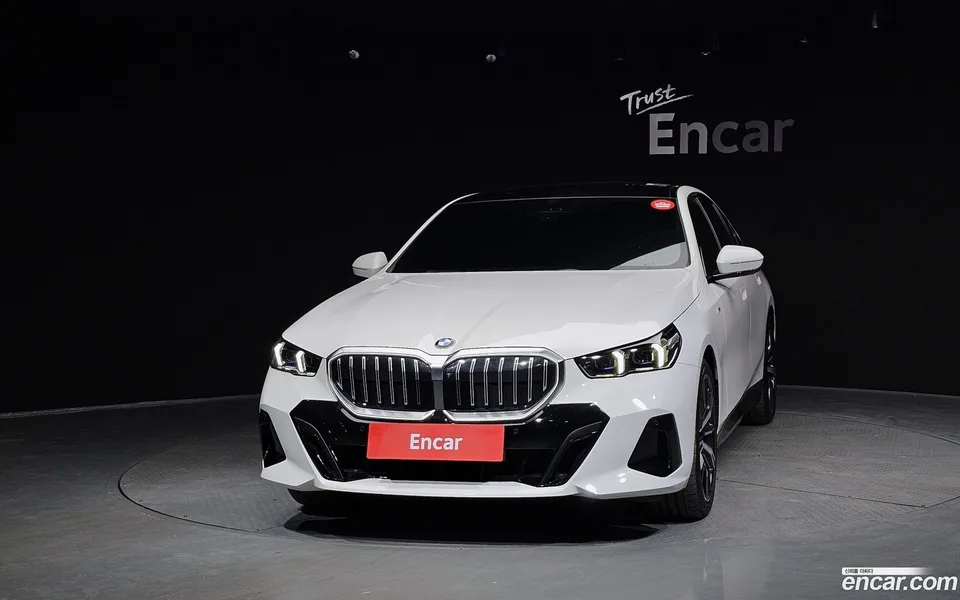 BMW 5 Series 530i xDrive M 2024 — миниатюра 3