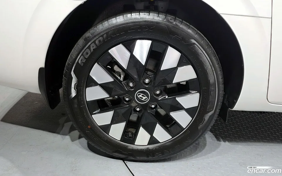 Hyundai Staria HEV 1.6 7 2024 — миниатюра 2
