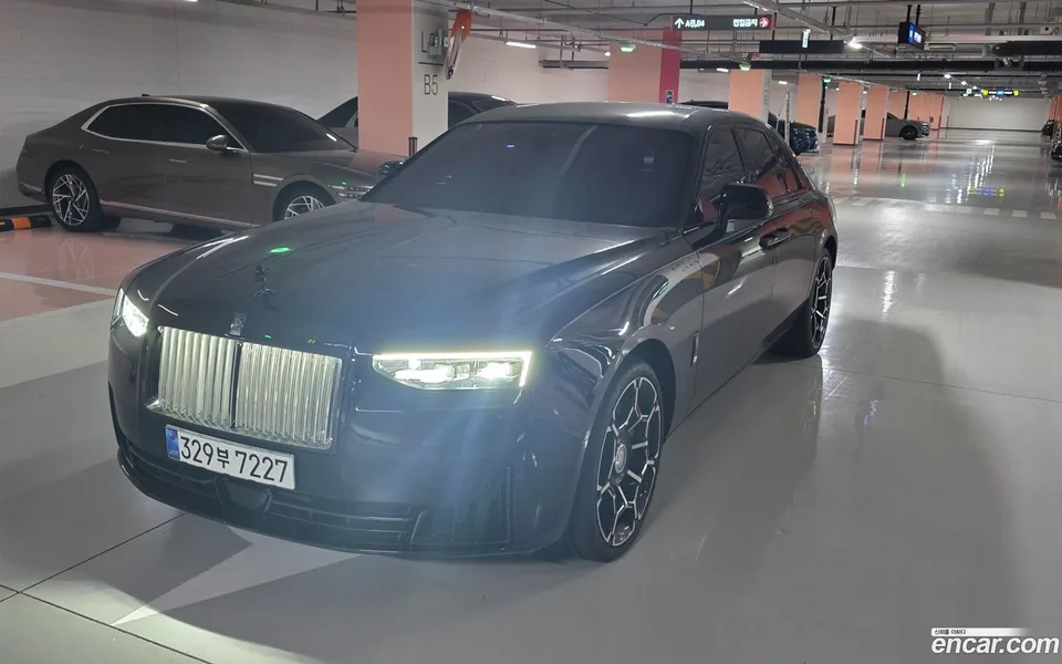 Rolls-Royce Ghost 6.7 V12 2025 — фото 1, купить с доставкой в Москву