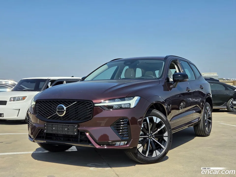Volvo XC60 B5 2026 — фото 1, купить с доставкой в Москву
