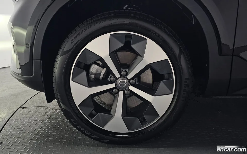 Volvo XC40 B4 2024 — миниатюра 2