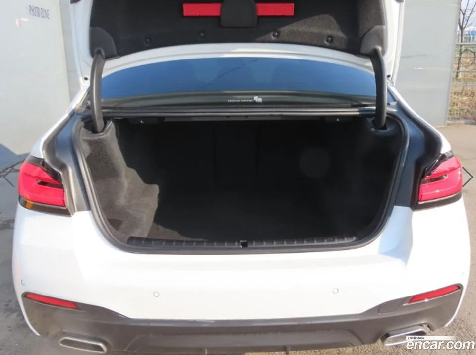 BMW 5 Series 520i M 2023 — миниатюра 5