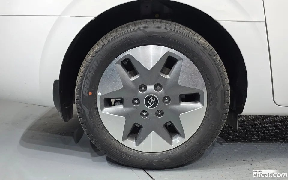 Hyundai Staria L3.5 9 2025 — thumbnail 2
