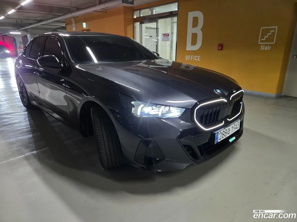 BMW 5 Series 530i xDrive M 2025 — миниатюра 3