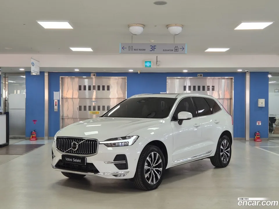 Volvo XC60 B5 2023 — фото 1, купить с доставкой в Москву