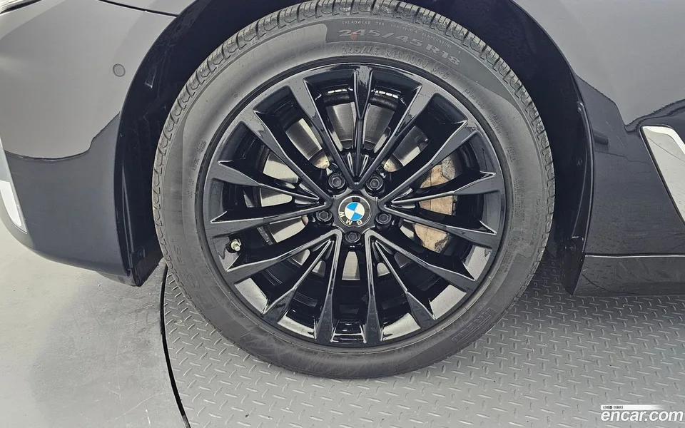 BMW 5 Series 530i 2022 — миниатюра 2