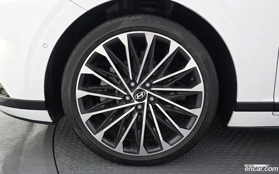 Hyundai Grandeur 2.5 2WD 2023 — миниатюра 2