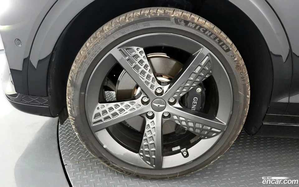 Genesis GV70 2.5T 2WD 2024 — миниатюра 2