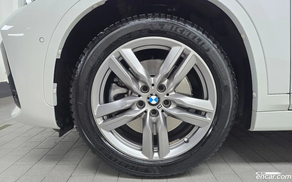 BMW X1 xDrive 20i M 2022 — миниатюра 2
