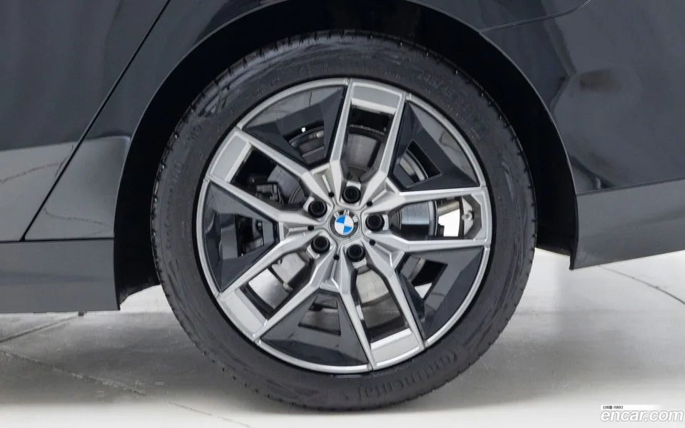 BMW 5 Series 520i 2025 — миниатюра 2