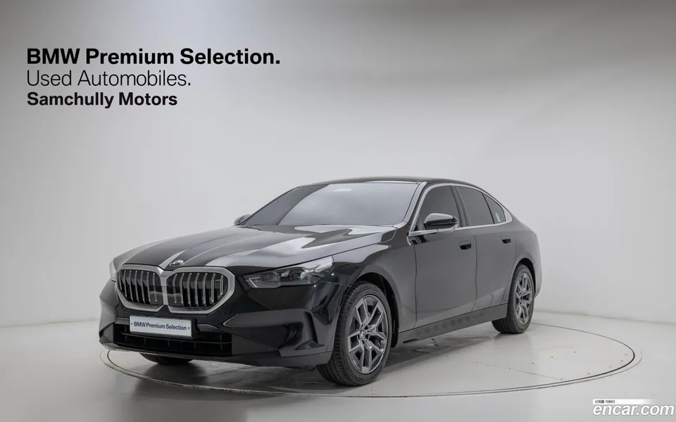 BMW 5 Series 520i 2025 — фото 1, купить с доставкой в Москву