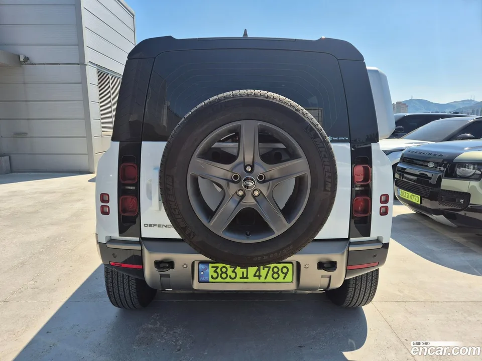 Land Rover Defender 110 P300 X- SE 2024 — миниатюра 3