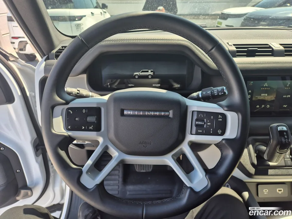 Land Rover Defender 110 P300 X- SE 2024 — миниатюра 5