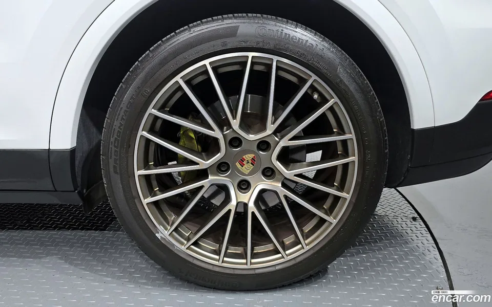 Porsche Cayenne 3.0 E- 2023 — миниатюра 2