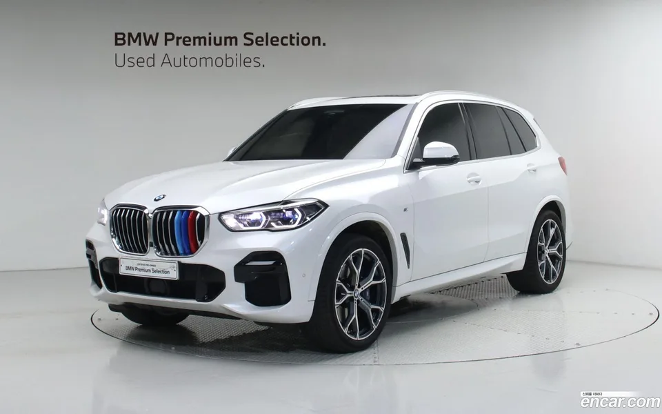 BMW X5 xDrive 40i M 2023 — фото 1, купить с доставкой в Москву