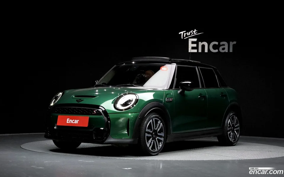 MINI Cooper S 5 2023 — фото 1, купить с доставкой в Москву
