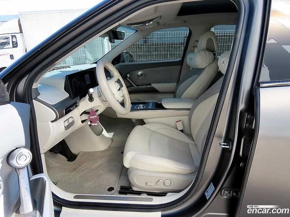 Genesis GV60 2022 — миниатюра 2