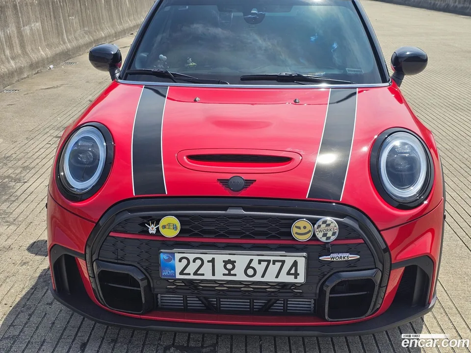 MINI Cooper S Convertible JCW 2024 — фото 1, купить с доставкой в Москву