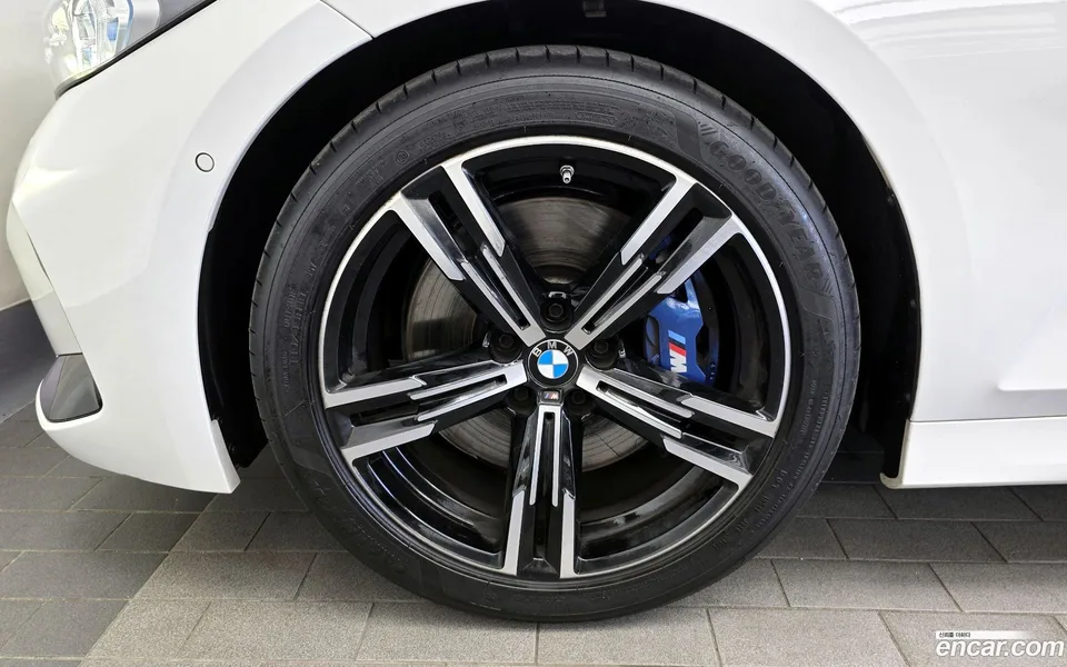 BMW 3 Series 320i M 2025 — миниатюра 5