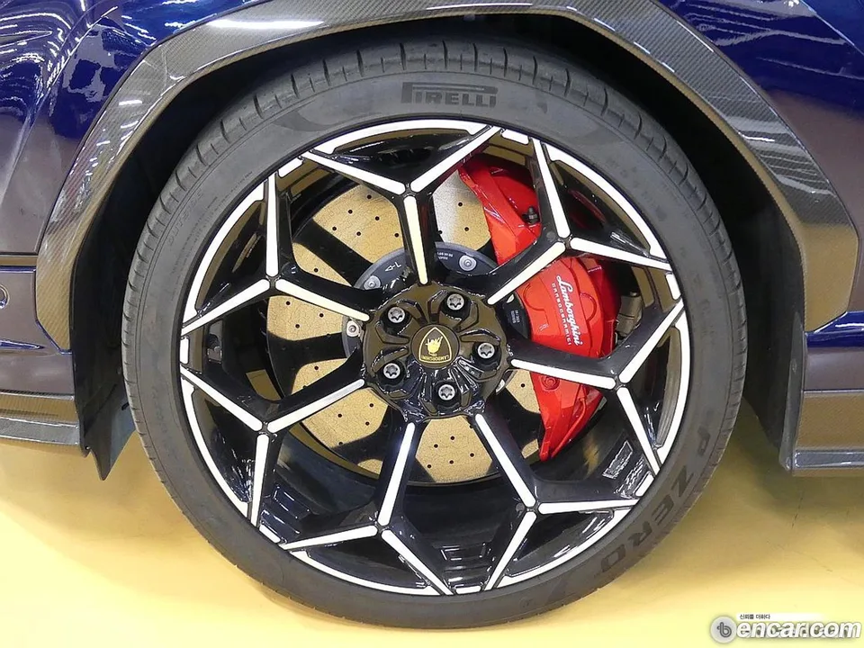 Lamborghini Urus 4.0 V8 2023 — миниатюра 2