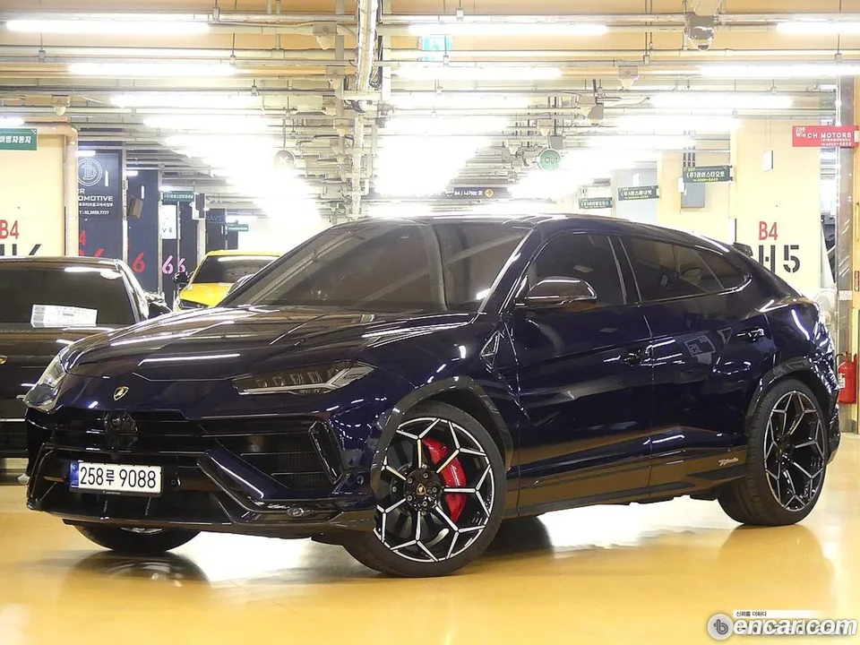 Lamborghini Urus 4.0 V8 2023 — фото 1, купить с доставкой в Москву