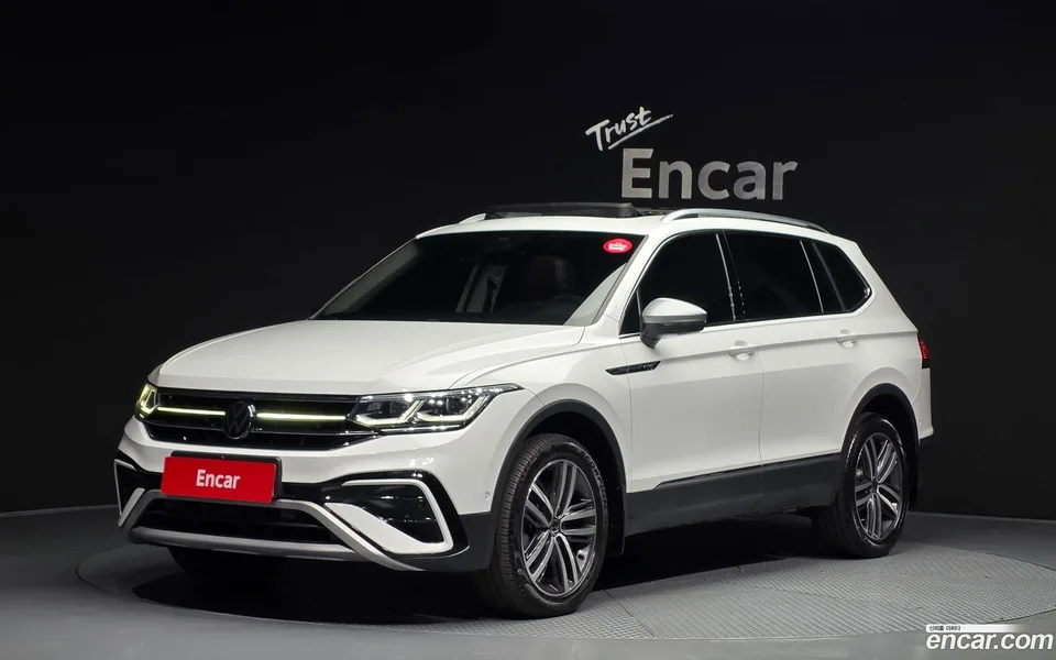 Volkswagen Tiguan Allspace 2.0 TSI 2022 — фото 1, купить с доставкой в Москву