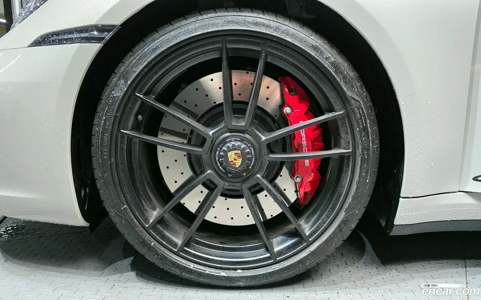 Porsche 911 (992) GTS 2023 — миниатюра 2