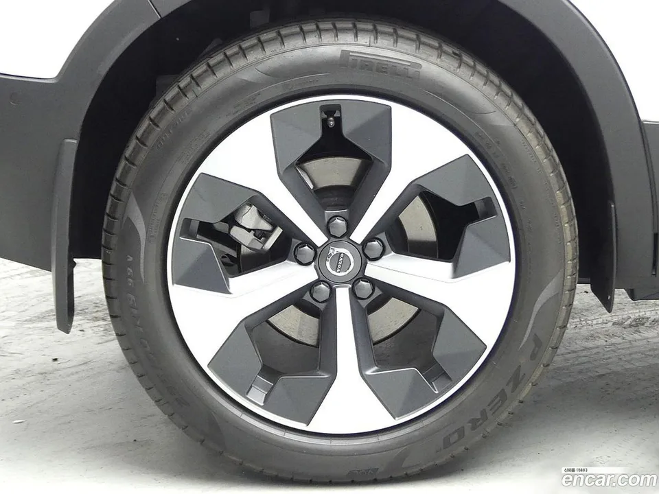 Volvo XC40 B4 2024 — миниатюра 2