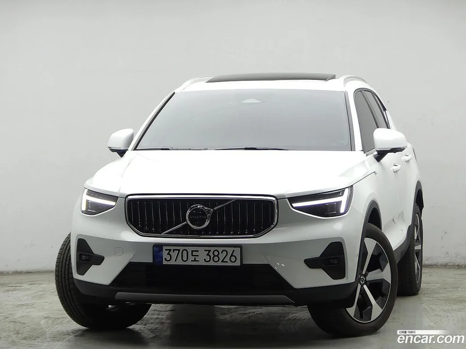 Volvo XC40 B4 2024 — миниатюра 3