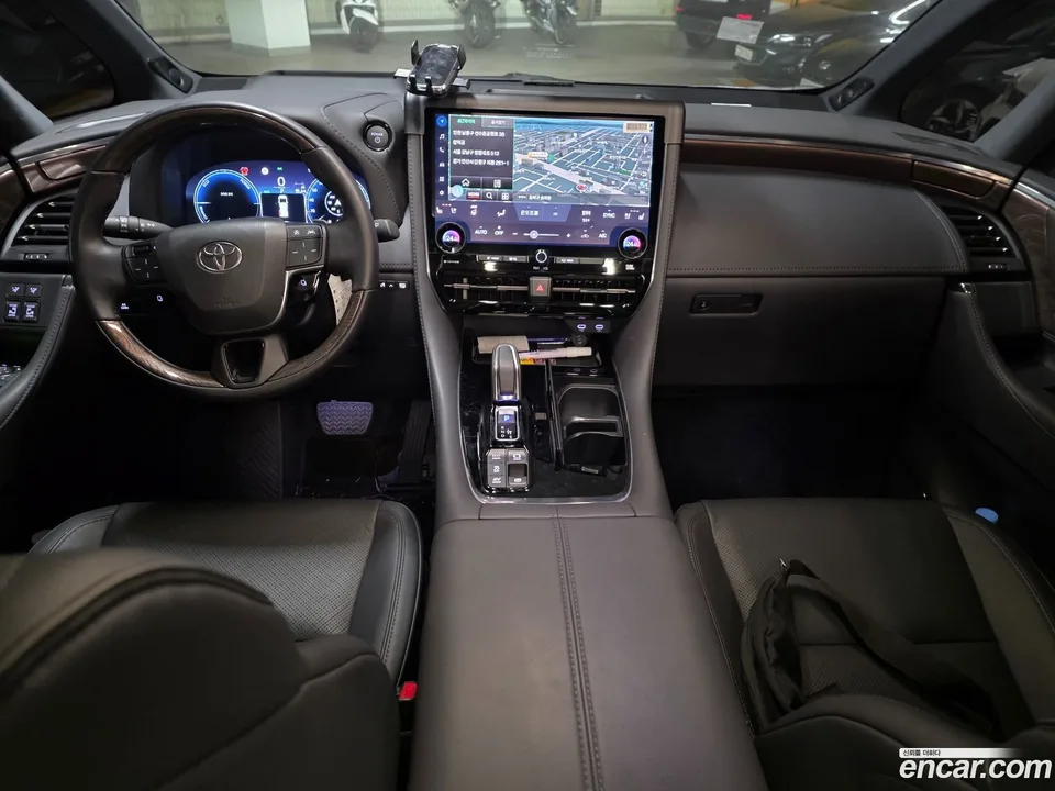 Toyota Alphard 2.5 HEV AWD 2024 — миниатюра 4