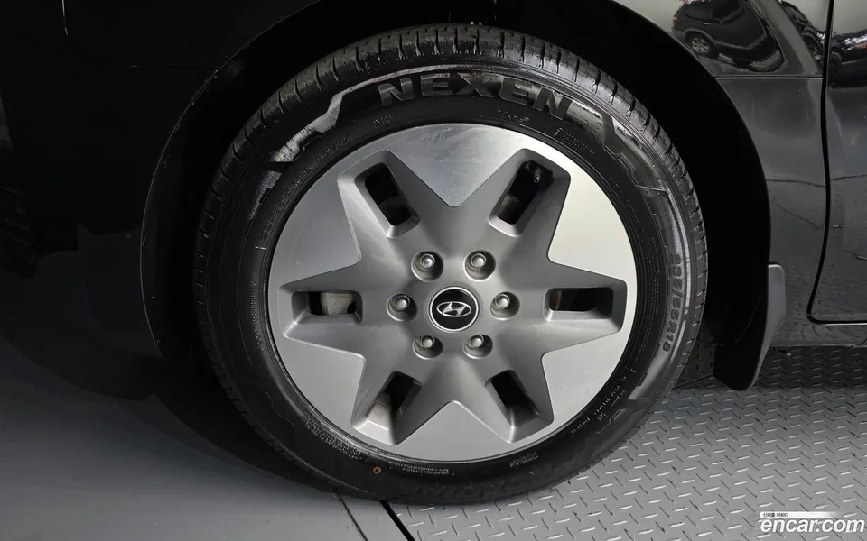 Hyundai Staria 11 2022 — миниатюра 2