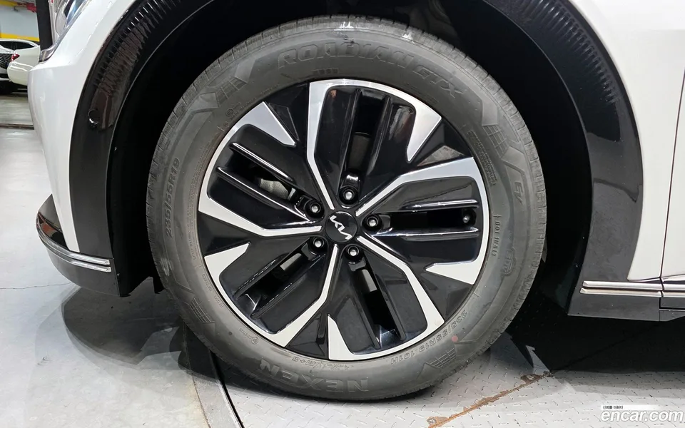 Kia EV6 2022 — миниатюра 2
