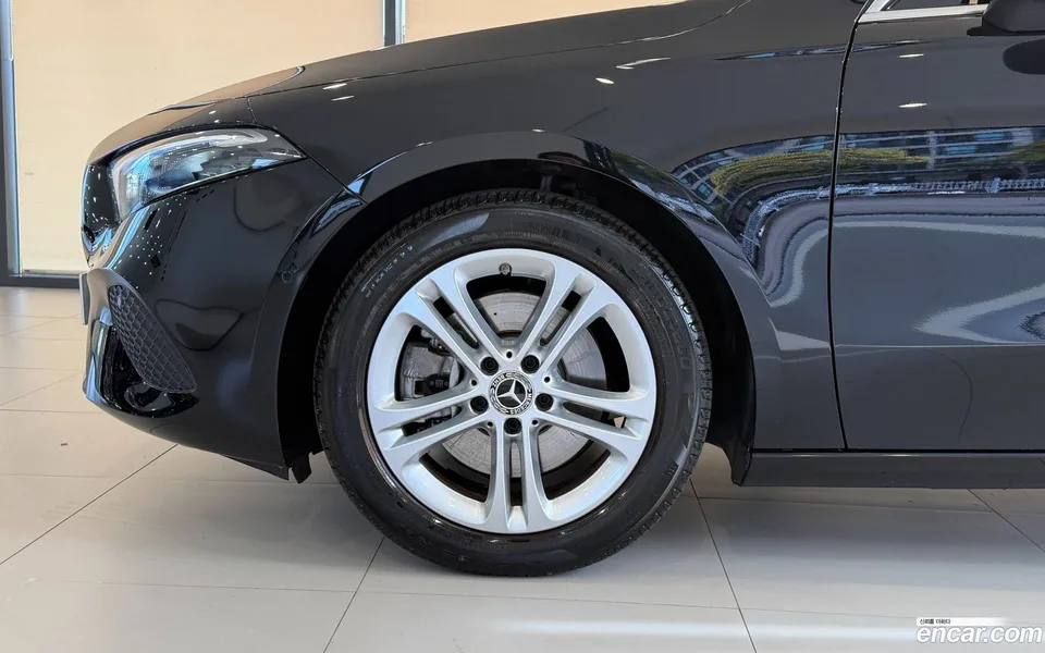 Mercedes-Benz A-Class A220 2024 — миниатюра 2