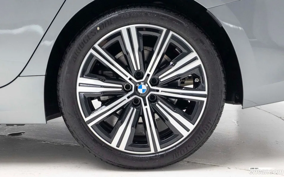 BMW 3 Series 320i 2025 — миниатюра 2