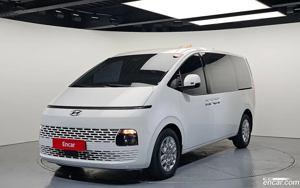 Hyundai Staria 3 2022 — фото 1, купить с доставкой в Москву